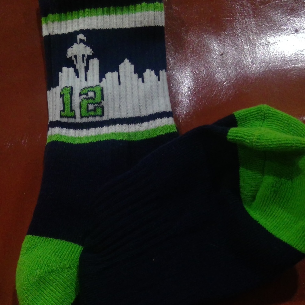 Seattle Seahawk 12th fan crew socks